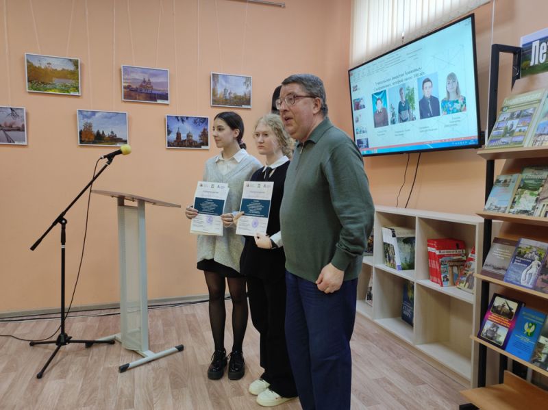 В Луховицкой межпоселенческой библиотеке имени поэта И.И. Морозова состоялись VI Историко-краеведческие Влазневские чтения. 